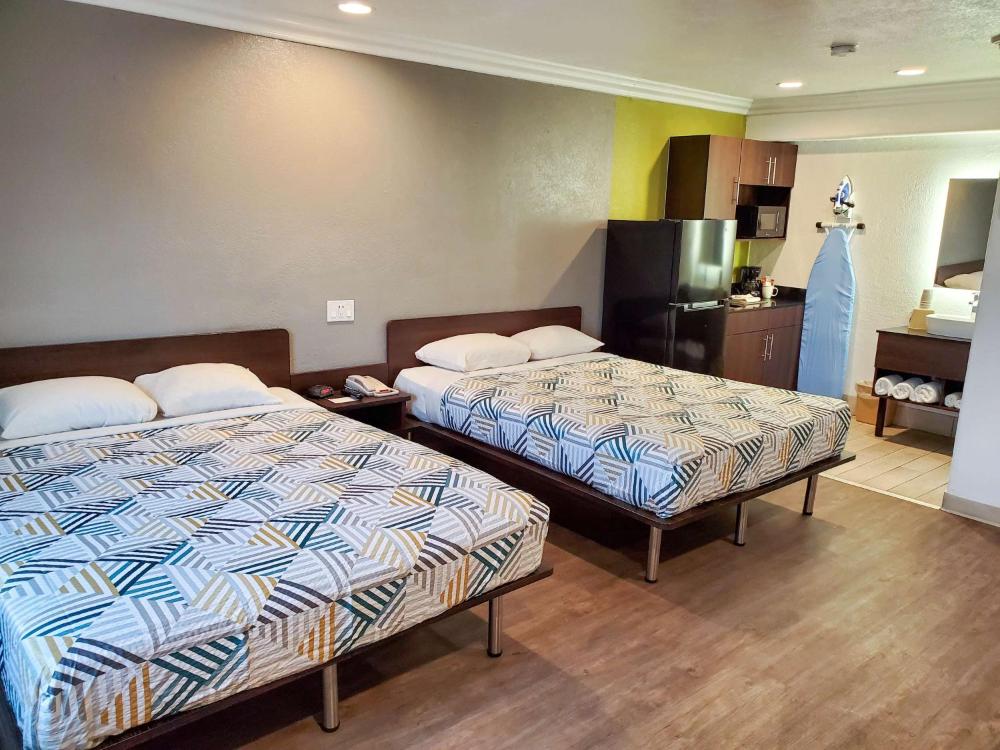 Queen Room with Two Queen Beds interior